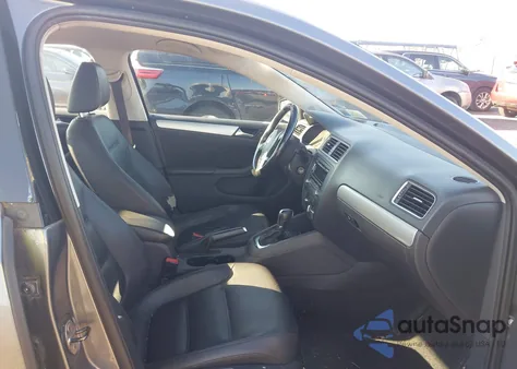 2013 Volkswagen Jetta 2.5L Se z USA, uszkodzony, nr VIN 3VWDP7AJ4DM447363